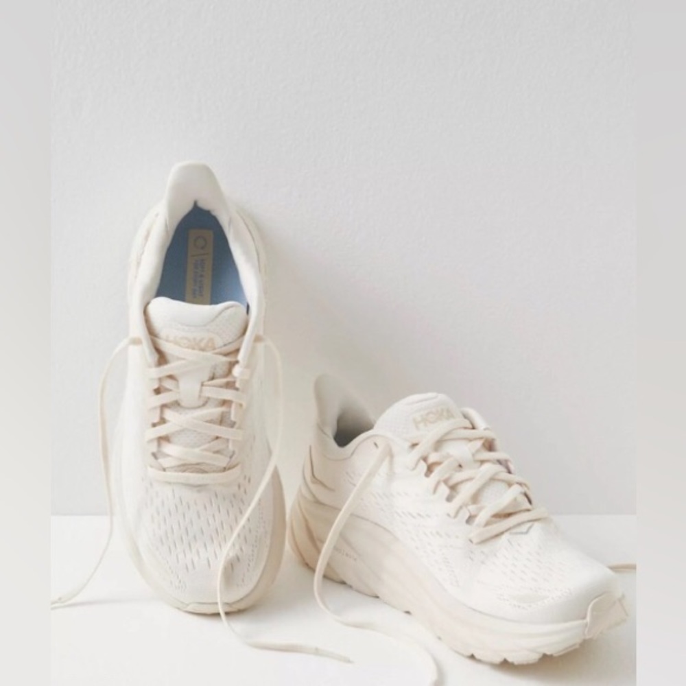 HOKA Clifton 8 Eggnog